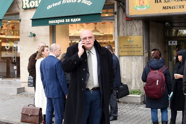 Ръководството на лекарския съюз преди да влезе на разговори в МЗ.