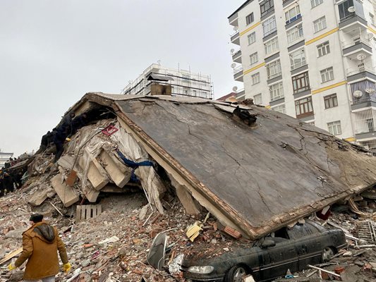 Цели сгради се сринаха със земята заради земетресението в Турция на 06.02.2023 г.
СНИМКА: Ройтерс