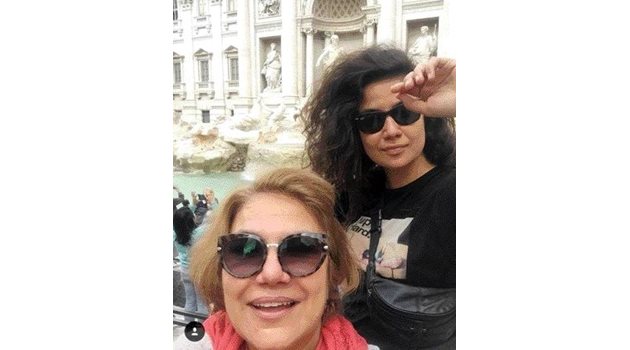 С майка си в Рим - обичат да пътешестват, обичат българското море...