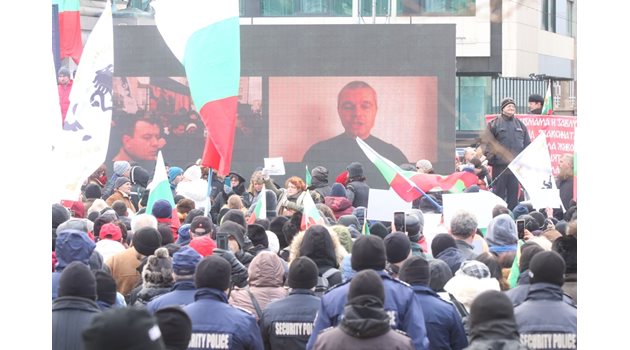 Поклон пред полицаите, взели участие в протеста на "Възраждане" на 12 януари