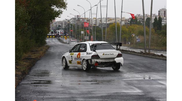 РАЗБИТ: След удара на старта в Бургас Илия Царски се опитва да догони лидера Пламен Камбуров и да спечели не само последното българско състезание, но и титлата за 2011 г.