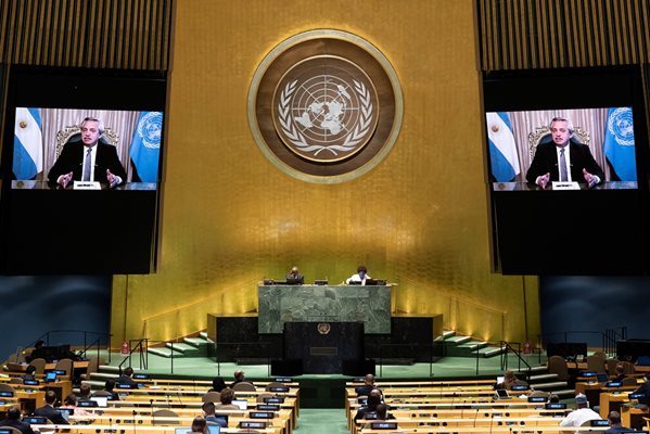 "В условията на пандемия и бедност никой няма да се справи сам", заяви тпри изявлението си в ООН президентът на Аржентина Алберто Фернандес СНИМКА: Ройтерс