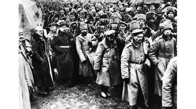 Руски войници и офицери пленени от германците