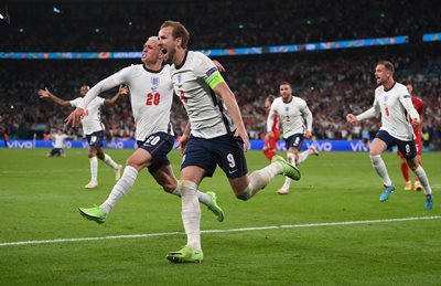 Хари Кейн ликува след гола си за 2:1 за Англия срещу Дания в 114-ата мин на полуфинала на Евро 2020. СНИМКИ: РОЙТЕРС