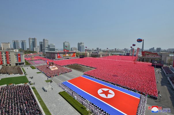 Северна Корея (КНДР) предлага на Русия 100 доброволци в помощ за войната.
