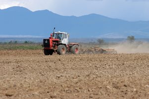 8 млрд. евро за фермерите до 2027 г., ЕК пусна парите