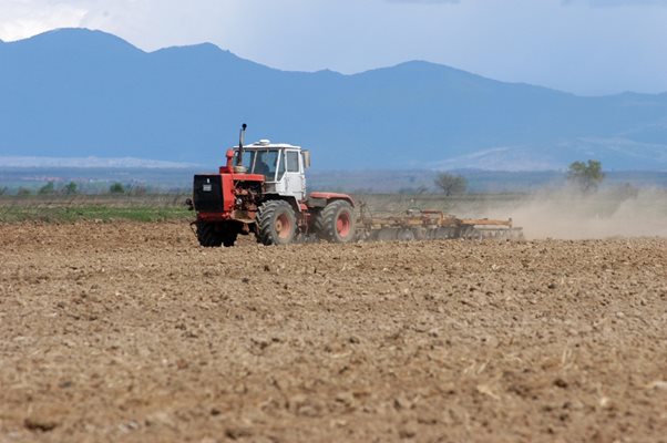 Стратегическият план на България за селското стопанство е одобрен от ЕК. Така фермерите у нас ще получат 8 млрд. евро в следващите 4 г.