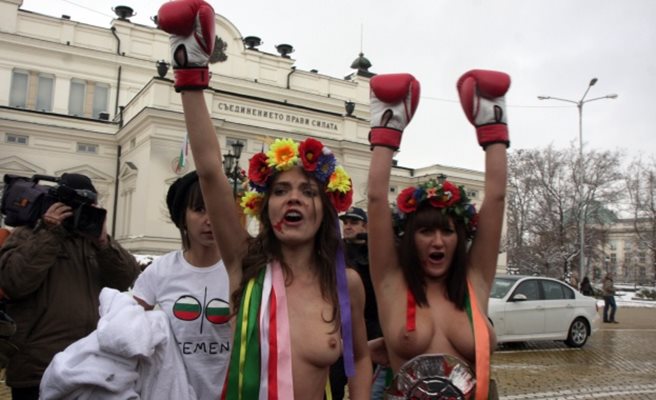 В Бродилово чакат голи украинки на протест