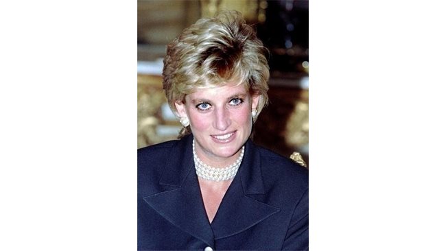 Former royal aide: Princess Diana was the first to cheat on Prince Charles