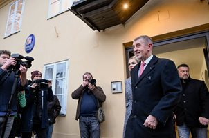 Чехия избира президент между бивш генерал и милиардер