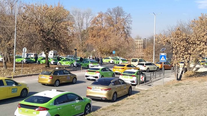 Протестът на таксиметровите водачи в Пловдив.