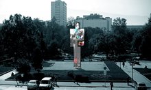 12-метров човек телевизор сменя “Бронзовата къща”
