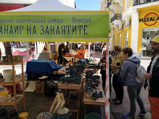 Пролетният панаир на занаятите тази година за първи път беше на бившата Италианска улица.