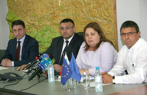 Главният секретар на МВР Младен Маринов дойде в Пловдив да съобщи за заловения молдовец. СНИМКА: Евгени Цветков