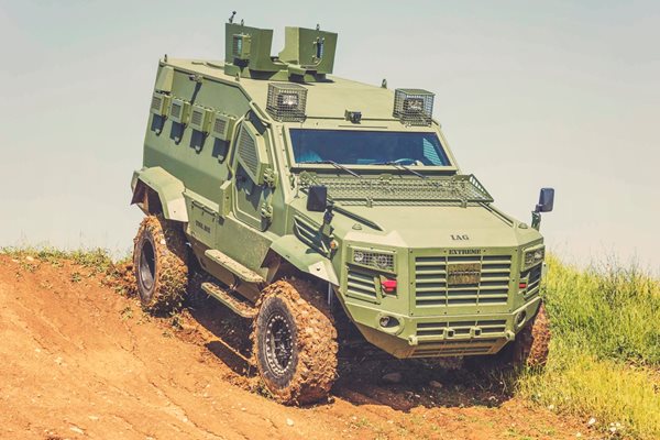 Самоковските бронирани машини са били демонстрирани в полеви условия на командосите.