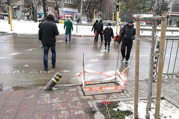 Трагичният инцидент стана в неделя на това място на столичния бул. "Иван Гешов" СНИМКА: Велислав Николов