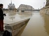 Река Сена достигна пика в нивото си в Париж (Снимки)