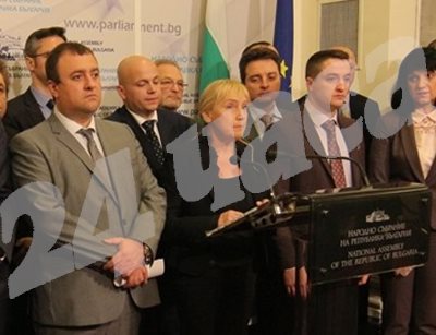 Соцдепутатката Елена Йончева говори в кулоарите на Народното събрание за повдигнатото й обвинение. Снимки РУМЯНА ТОНЕВА. СНИМКА: 24 часа