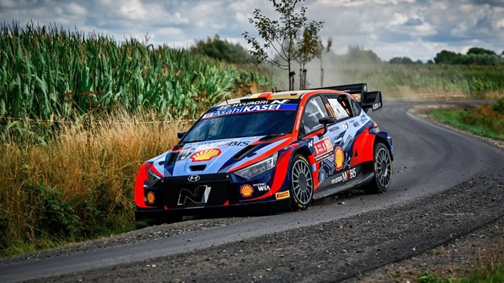 Нювил има преднина от 2,5 секунди СНИМКА: WRC