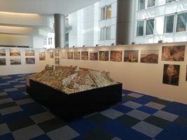 Изложбата от фотоси и макета на Перперикон в чудесната зала „Буров“ на Европейския парламент в Брюксел