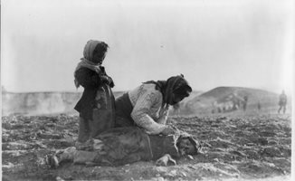 Изгнаници клети, отломка нищожна от винаги храбър народ мъченик...