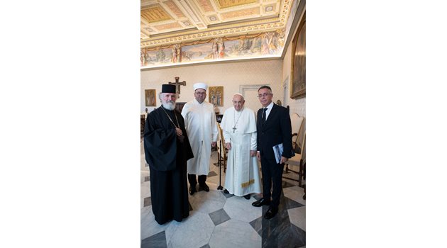 Кметът, попът и мюфтията на Кърджали гости на папа Франциск