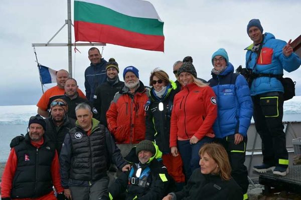 Българските полярници
 Снимка: Български атлантически съюз