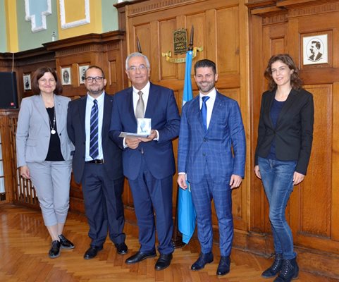 Зам.-кметът на Пловдив Анести Тимчев и представителите на италианския бизнес.