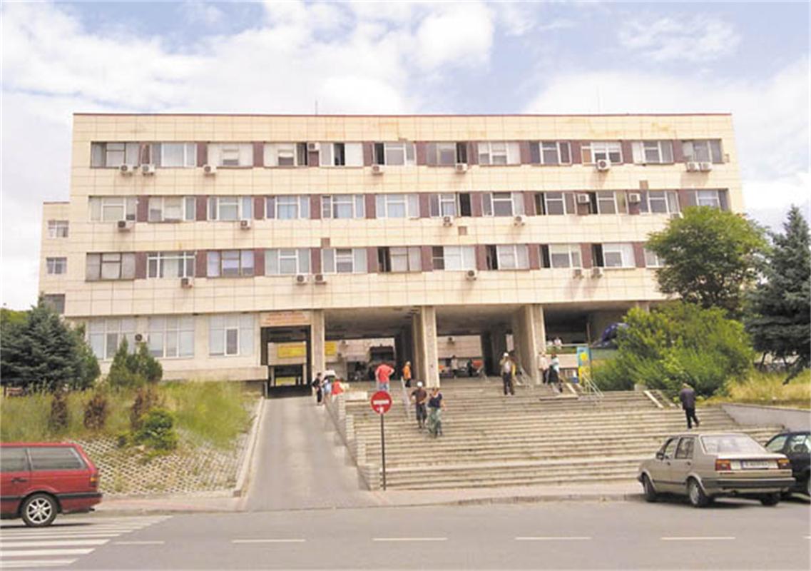 Болницата в Благоевград може да спре приема на пациенти с COVID, няма кой да ги лекува