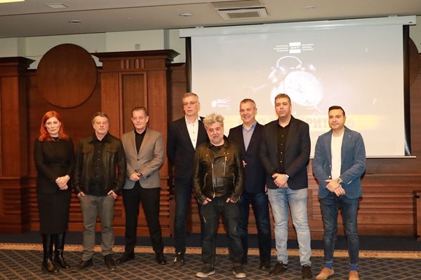 Екипът на "Под прикритие" заедно с шефа на БНТ Емил Кошлуков