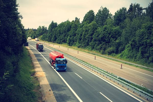 В ЕС одобриха по-стриктни екологични правила за камионите и автобусите