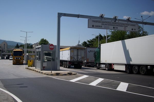 Бързо се влиза в България през ГКПП Кулата, колони има около Кресна