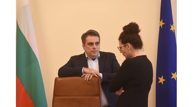 Вицепремиерите Асен Василев и Калина Константинова