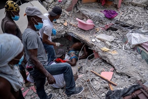 ЕС изпраща хуманитарна помощ на Хаити след
земетресението