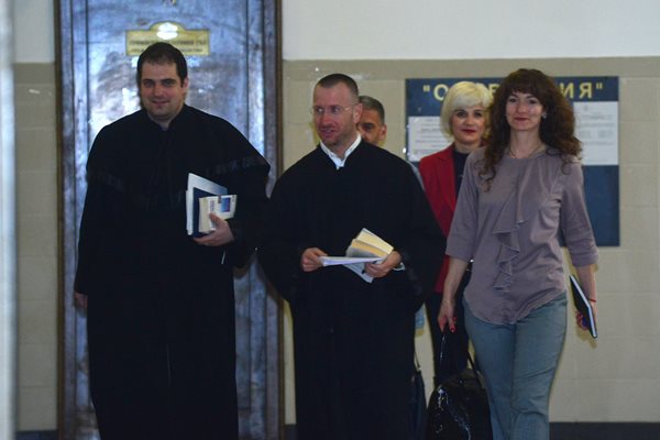 Съдия Руси Алексиев (в средата) не е съгласен с мнозинството от състава за оправдаването на Йоан Матев.