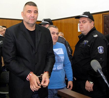 100 бона обезщетение от Райфала поиска  намушкан с нож медицински шеф в Пловдив