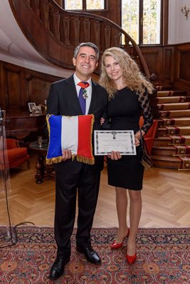 През ноември президентът (2012-2017) Росен Плевнелиев бе удостоен с най-високото отличие на Франция - Ордена на Почетния легион, от президента на Франция Еманюел Макрон.