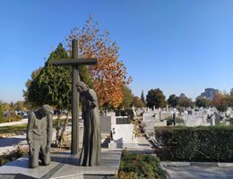 Гробищата в Пловдив приемат все повече починали.