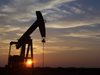 Цената на US петрола падна с почти 25% заради страхове за складирането му