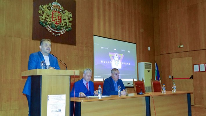 Даниел Панов и Соломон Паси представиха Младежкия научен фестивал „Ало, Космос. Говори България"