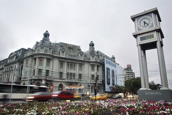 Властите в Букурещ решиха да изчистят центъра на града от стари коли с вредни емисии.
