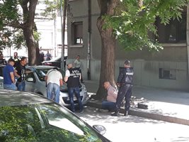 Зрелищният арест в Пловдив много прилича на задържането на кметицата на "Младост", казаха очевидци.