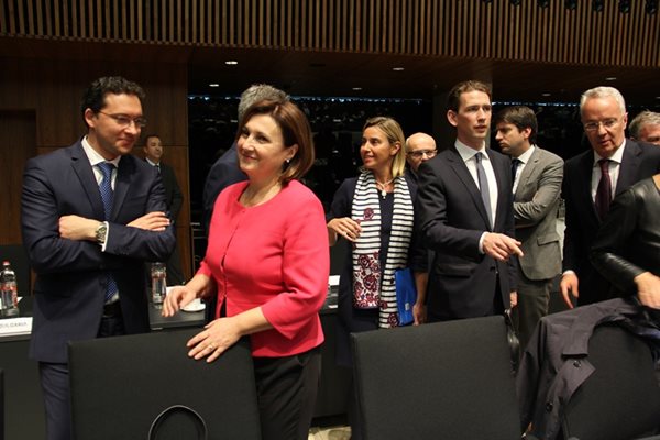 Вицепремиерът Румяна Бъчварова и външният министър Даниел Митов представляваха България на конференцията в Люксембург.