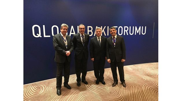 Тримата български президенти с македонския си колега Георге Иванов.