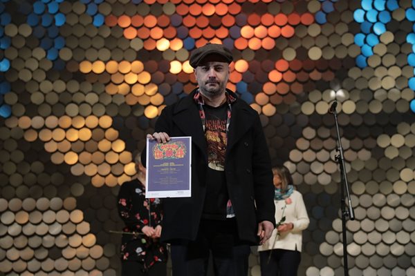 Драгомир Шолев с наградата за най-добър български филм на 23-ия "София филм фест"