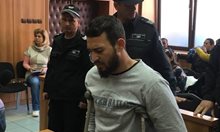 Шофьорът, убил четирима край Пловдив, не спира да реве в съда и да се моли (Обновена)