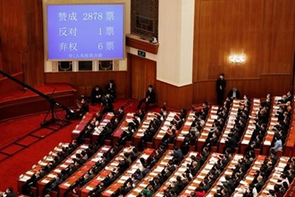 Великобритания, САЩ, Австралия и Канада обвиниха Пекин, че нарушава международните си задължения, след като китайският парламент прие спорен законопроект за сигурността в Хонконг. СНИМКА: Ройтерс
