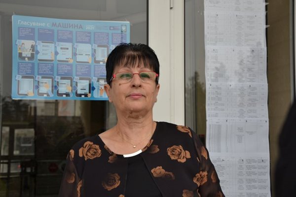 Председателя на РИК в Кърджали Величка Георгиева.