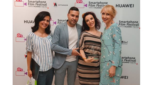 Слави Ангелов в екипа,  спечелил конкурс за филм, заснет с мобилен телефон