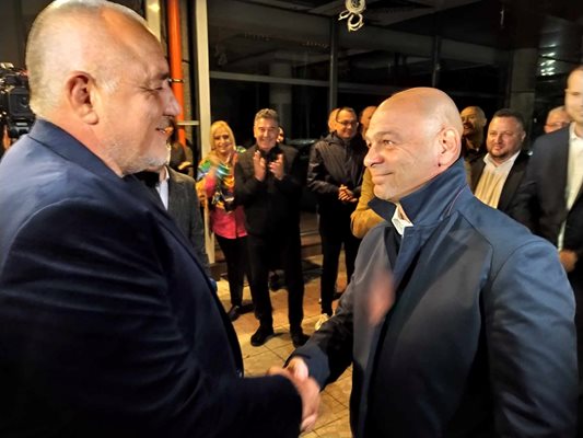 Борисов поздрави Костадин Димитров (вдясно) за резултатите от изборите.